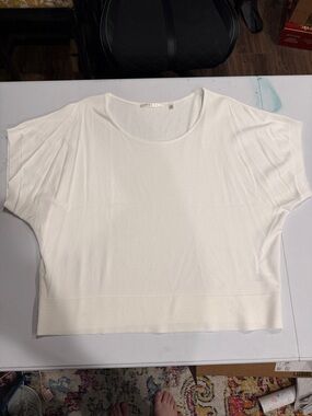 Cyrus White Short Sleeve Scoop Neck Knit Top